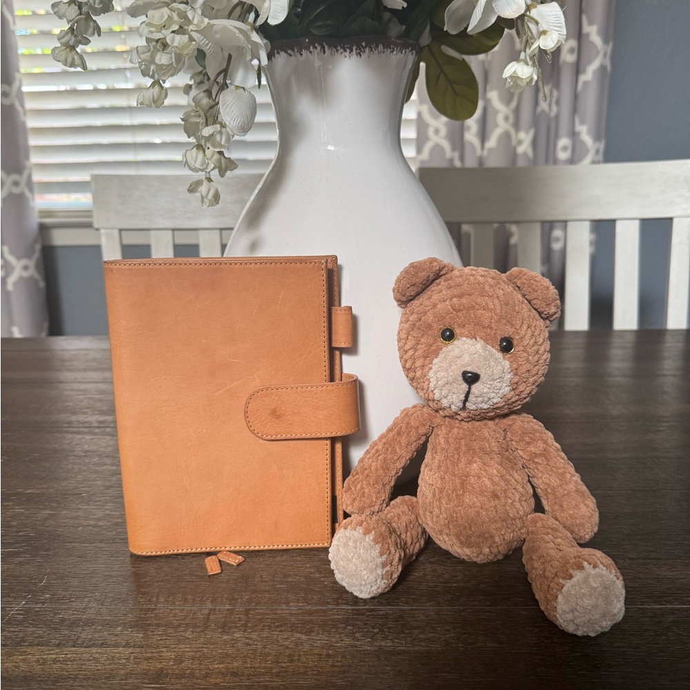 Moterm B6 vegged tab leather (bear not included)